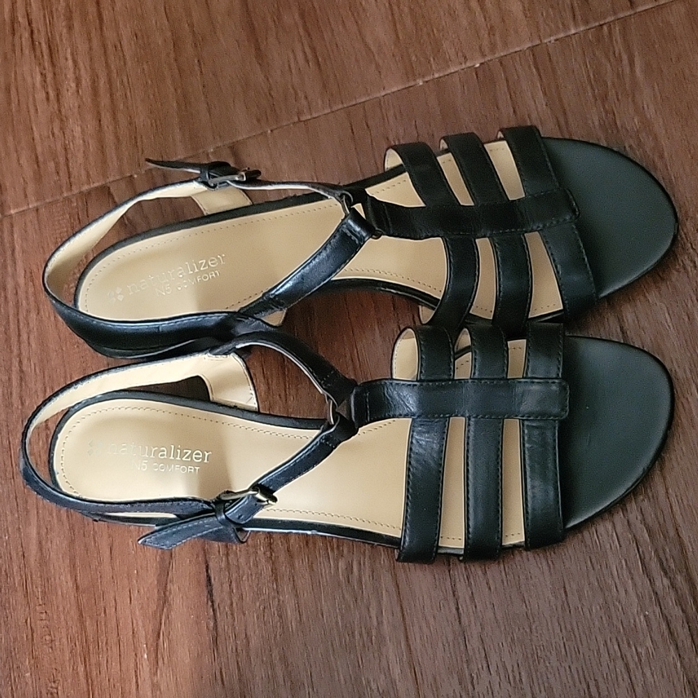 Naturalizer N5 Comfort Sandals